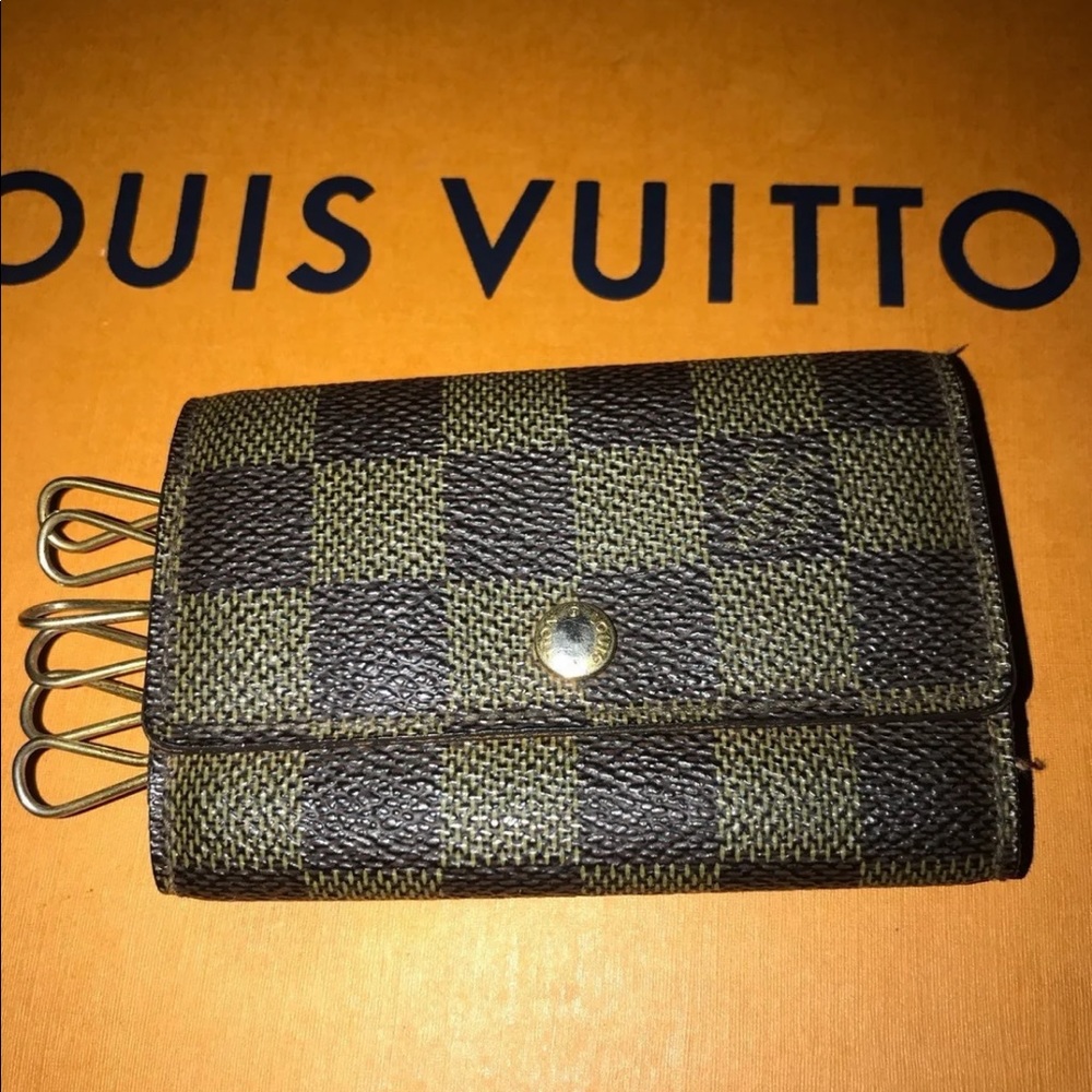 ⛔️SOLD⛔️ Authentic Louis Vuitton 6 Key Holder